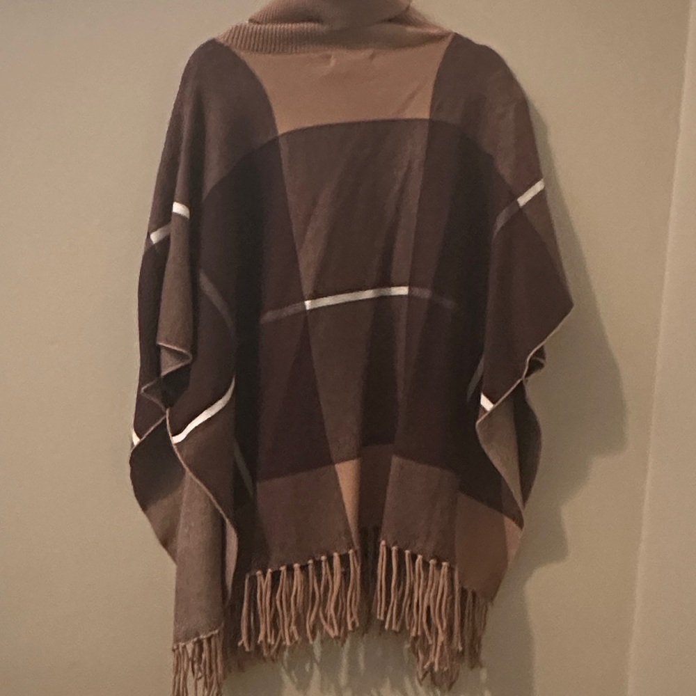 House of Harlow 1960 Black and Tan Poncho - Picture 3 of 3